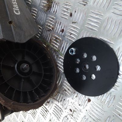 4 Pull the wheel to remove it