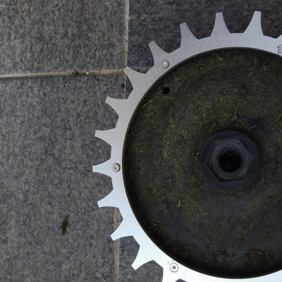 8 Screw the screws, don't overtight