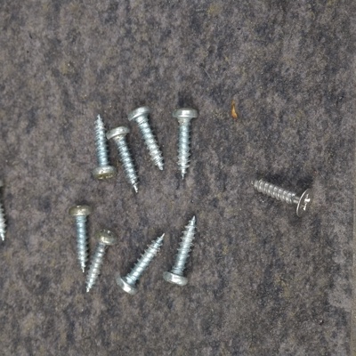 4 Save the screws