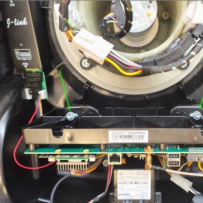8 Mainboard-Halter lösen