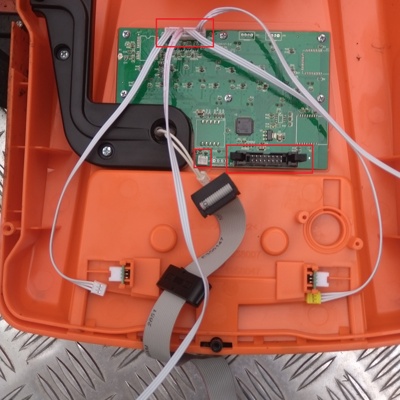 2 Mainboard-Kabel, Not-Aus-Sensorkabel und Regensensor abstecken