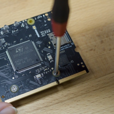 Step 4 - Fix the heat sink using the lower two screws